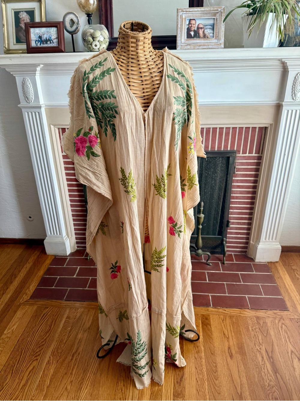 Aratta Silent Journey floral embroidered boho kimono robe One Size